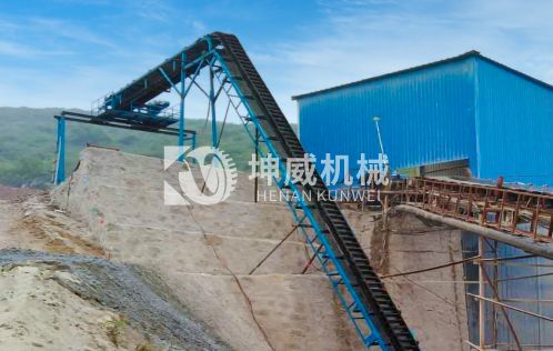 山西客戶朋友的大傾角皮帶輸送機已投入使用